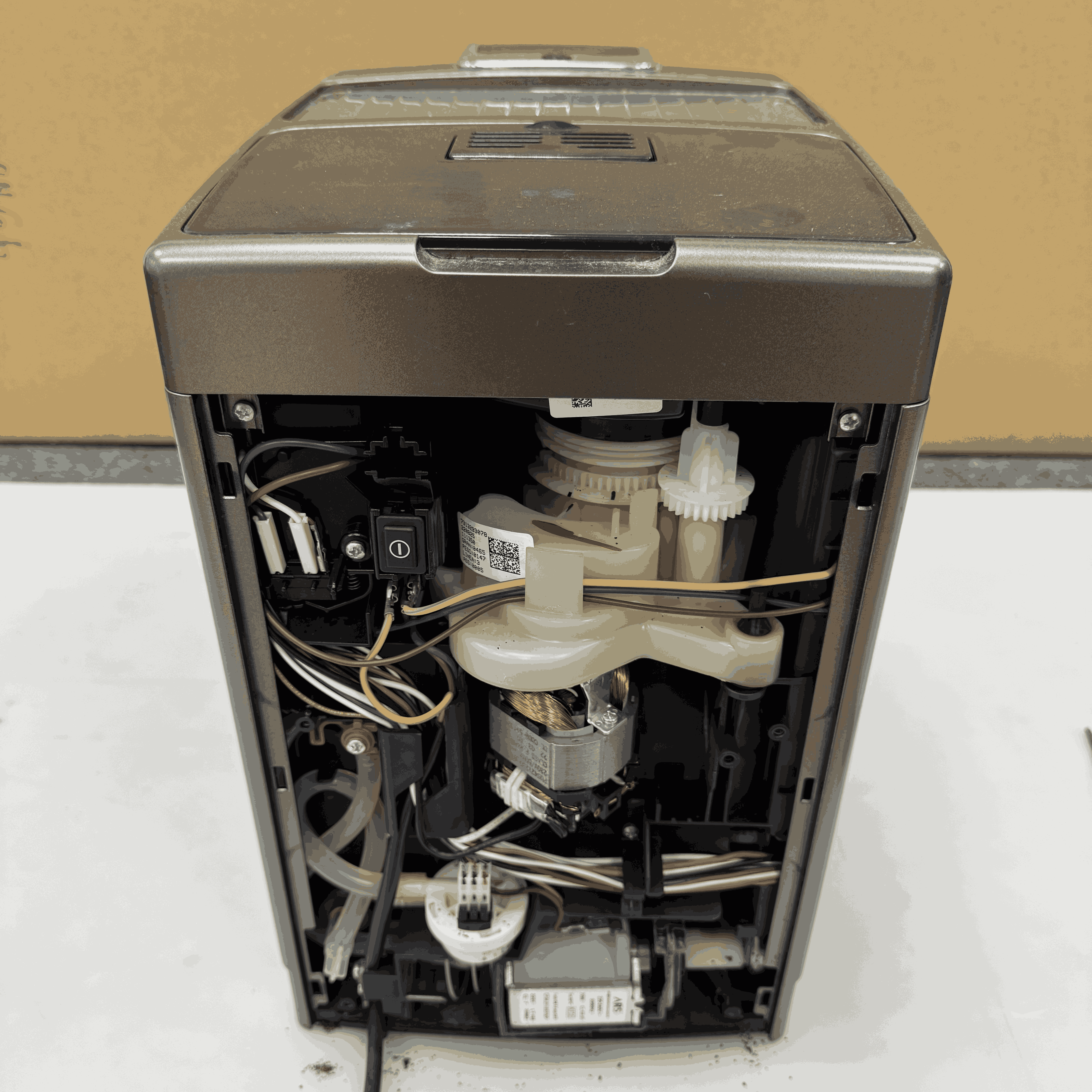 Ремонт кофемашины De'Longhi ECAM 370.95T: замена ограничителя заварочного узла - 3