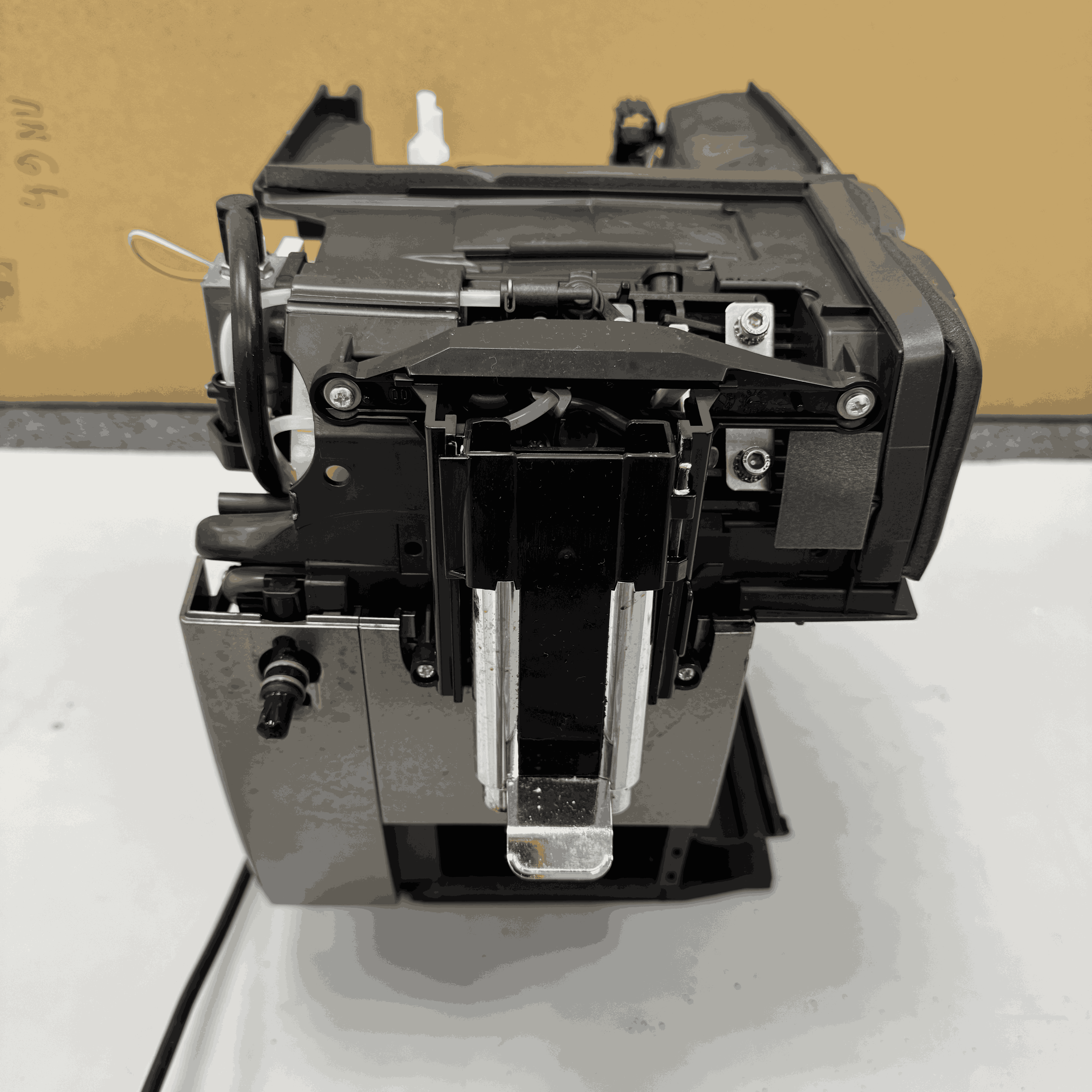Ремонт кофемашины De'Longhi ECAM 370.95T: замена ограничителя заварочного узла - 6