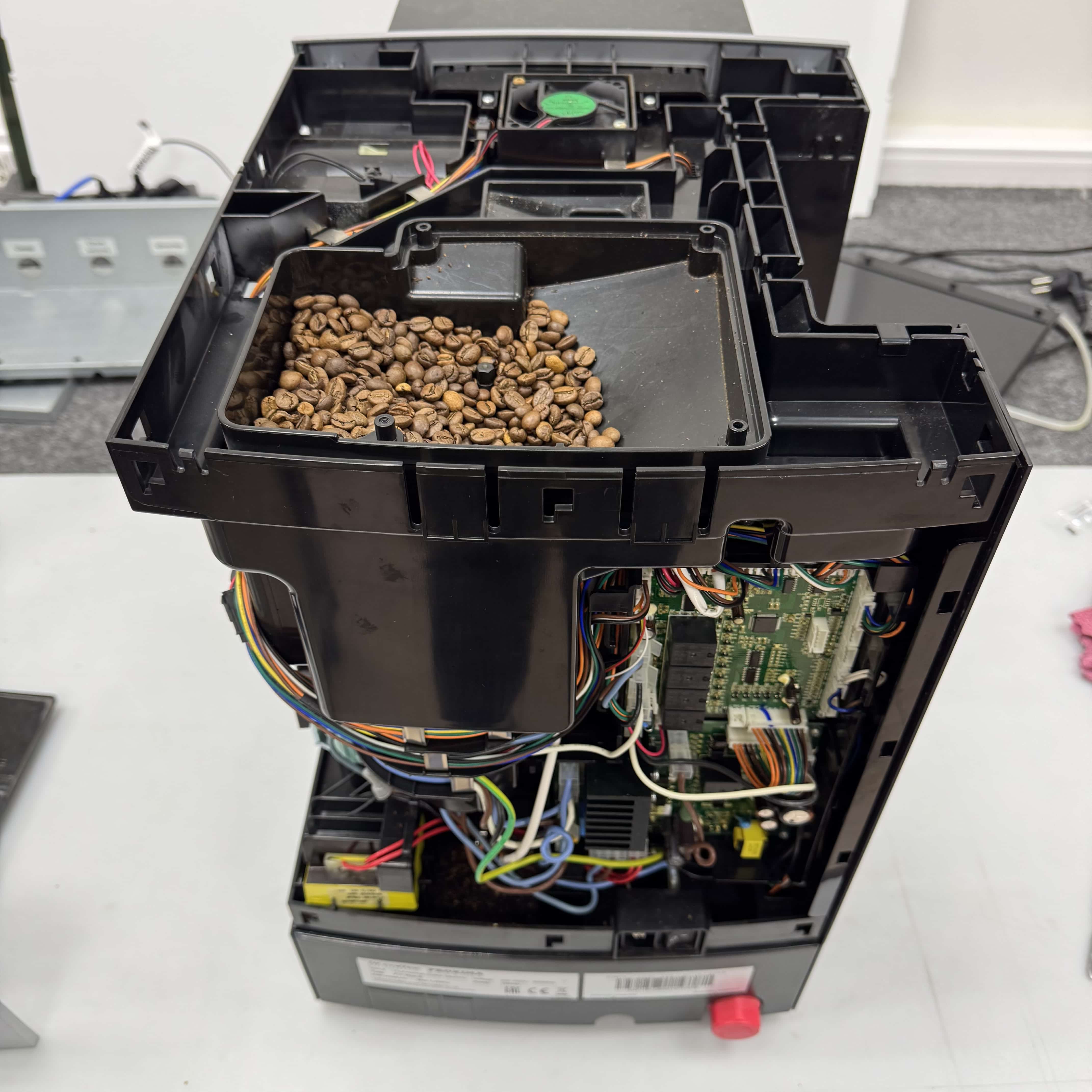 Ремонт и ТО кофемашины Dr.Coffee Proxima F11 Plus: обслуживание заварочного узла и замена уплотнителей | Профессиональный сервис - 21