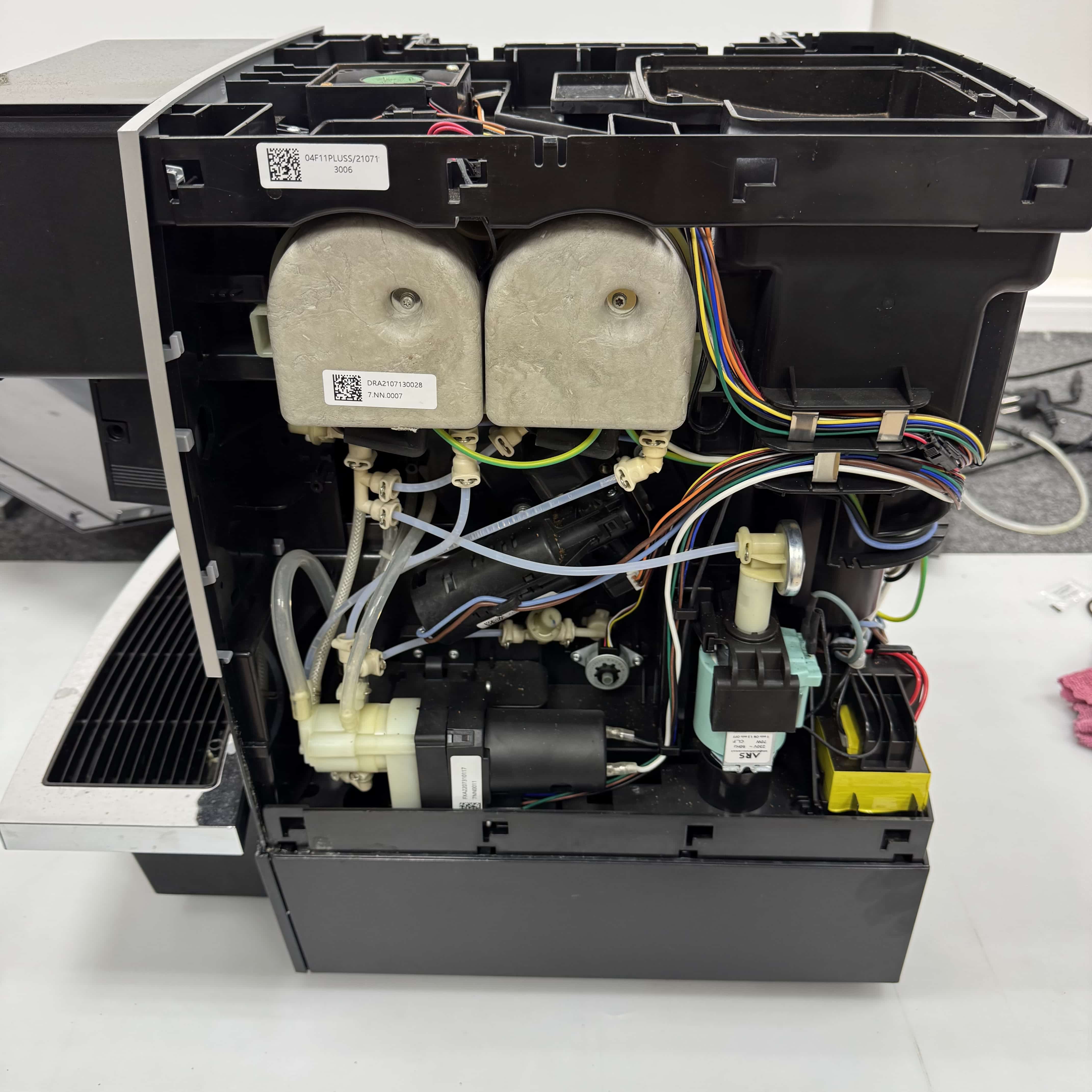 Ремонт и ТО кофемашины Dr.Coffee Proxima F11 Plus: обслуживание заварочного узла и замена уплотнителей | Профессиональный сервис - 2