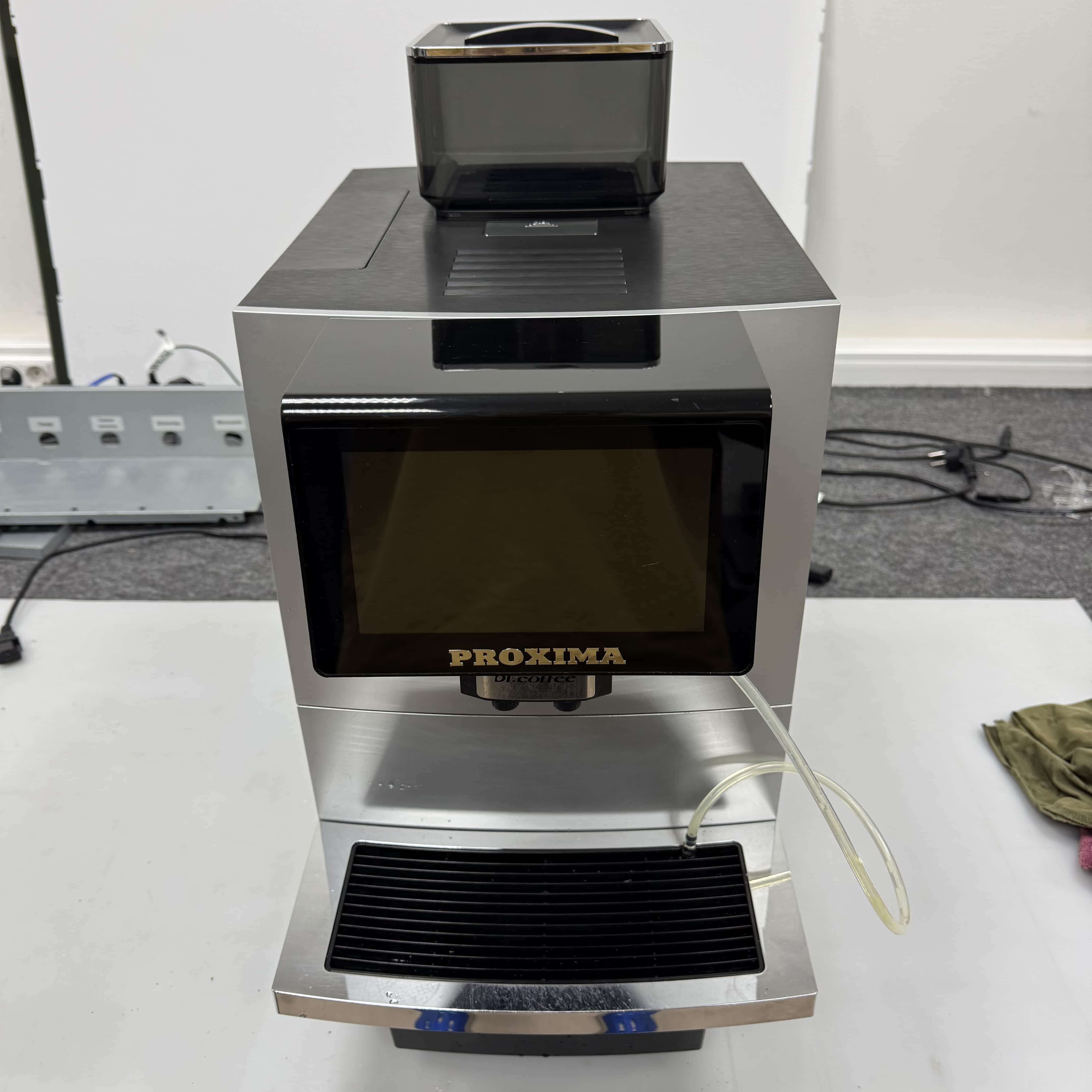 Ремонт и ТО кофемашины Dr.Coffee Proxima F11 Plus: обслуживание заварочного узла и замена уплотнителей | Профессиональный сервис